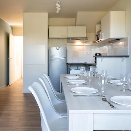 Holiday home Odalys Les De La Baie *