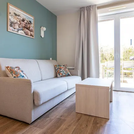 Holiday home Odalys Les De La Baie