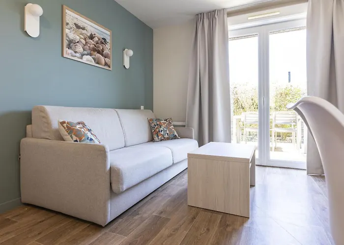 Holiday home Odalys Les De La Baie