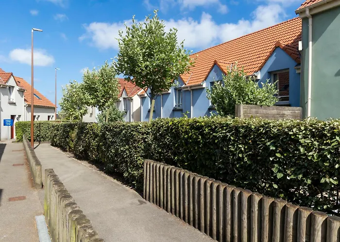 Holiday home Odalys Les De La Baie