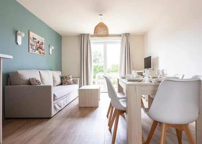 Holiday home Odalys Les De La Baie