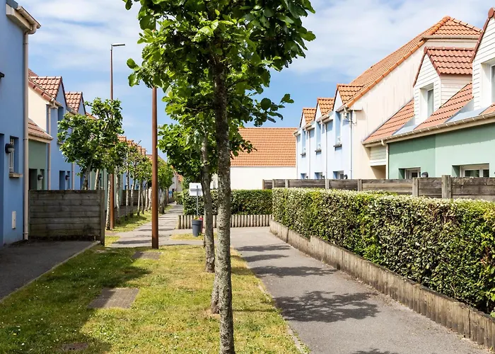 Holiday home Odalys Les De La Baie *