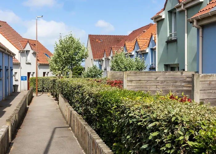 Holiday home Odalys Les De La Baie *