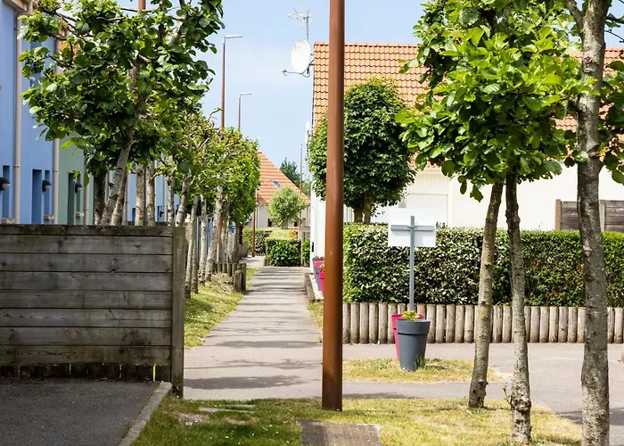 Holiday home Odalys Les De La Baie *