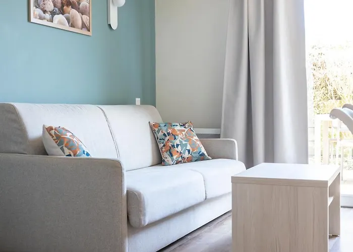 Holiday home Odalys Les De La Baie *